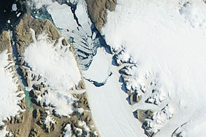 More Ice Breaks off of Petermann Glacier 