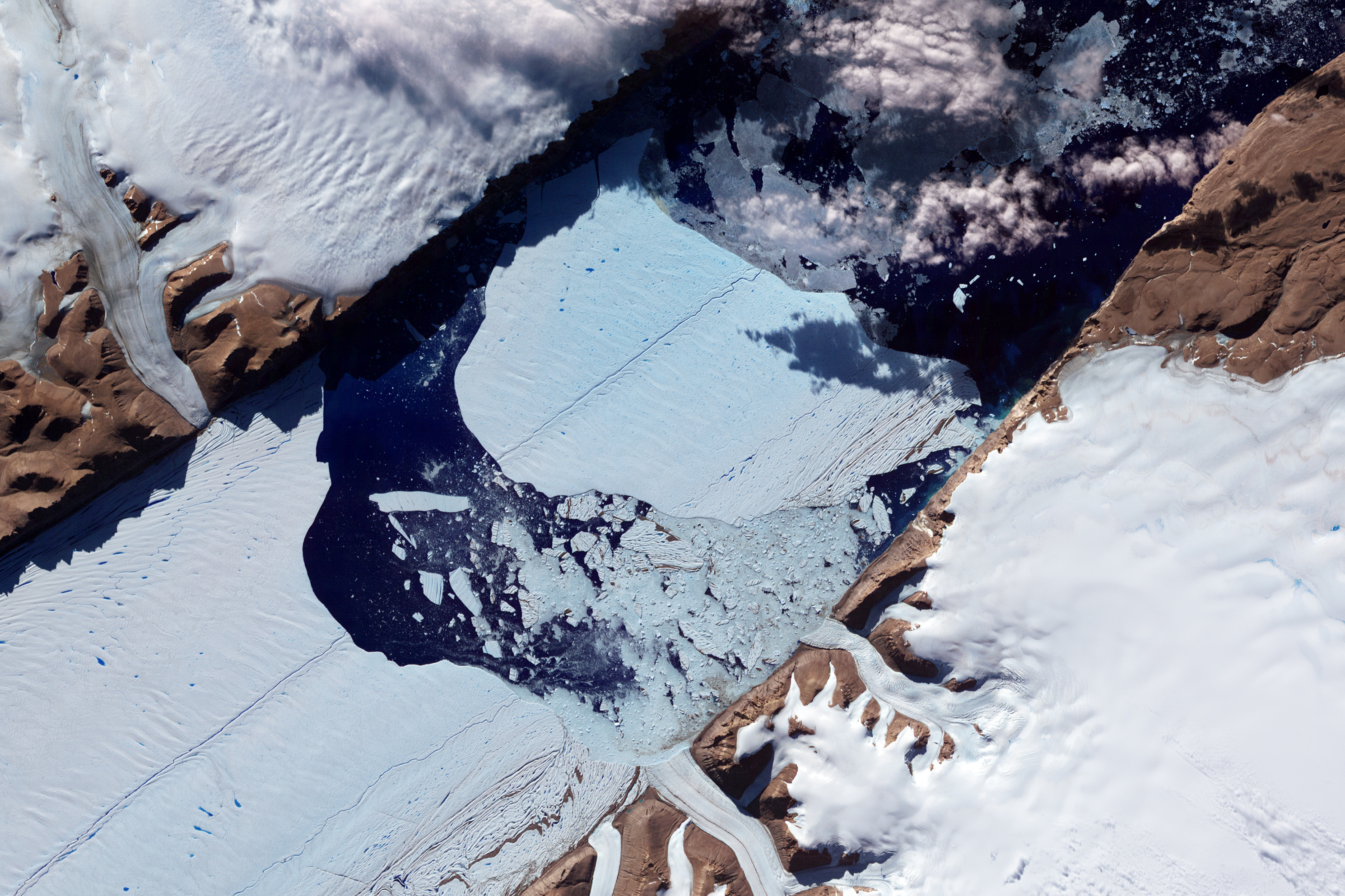 Closeup of the Ice Island from Petermann Glacier - related image preview