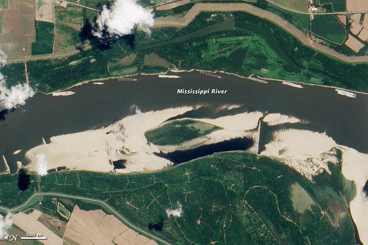 Low Water on the Mississippi Causes Barge Backup - related image preview
