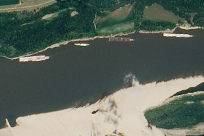 Low Water on the Mississippi Causes Barge Backup