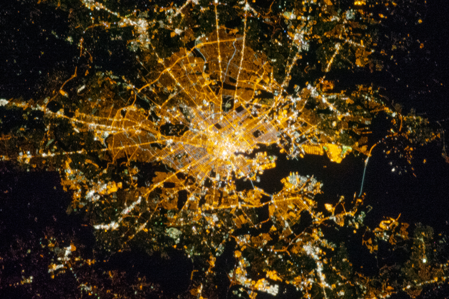 Снимки городов из космоса высокого разрешения