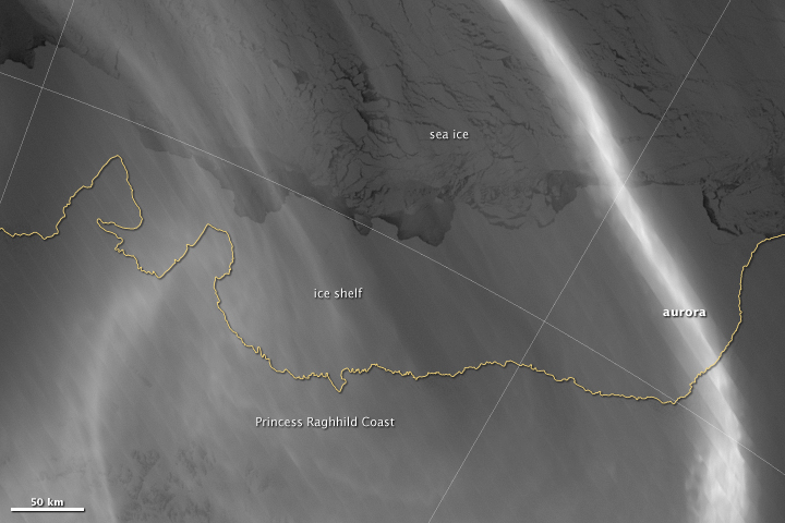 Auroras Light Up the Antarctic Night - related image preview