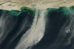Dust Plumes over the Arabian Sea