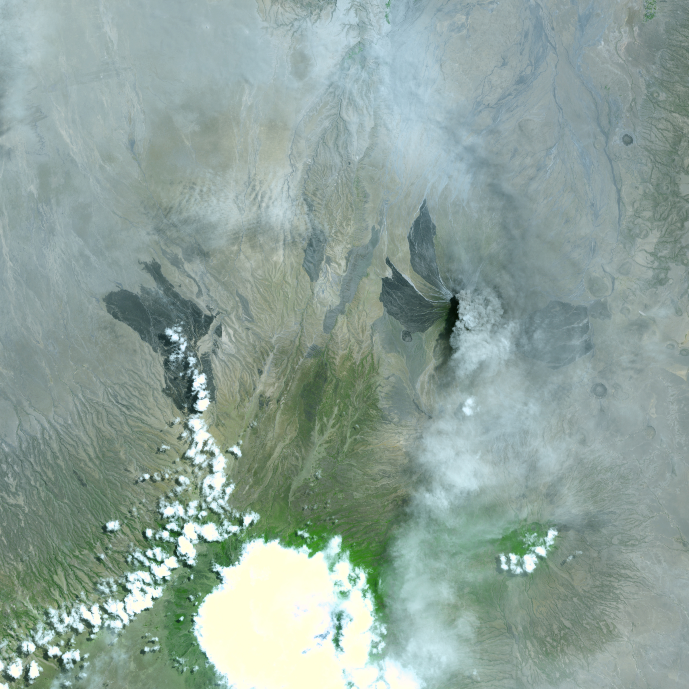Plume from Ol Doinyo Lengai, Tanzania - related image preview