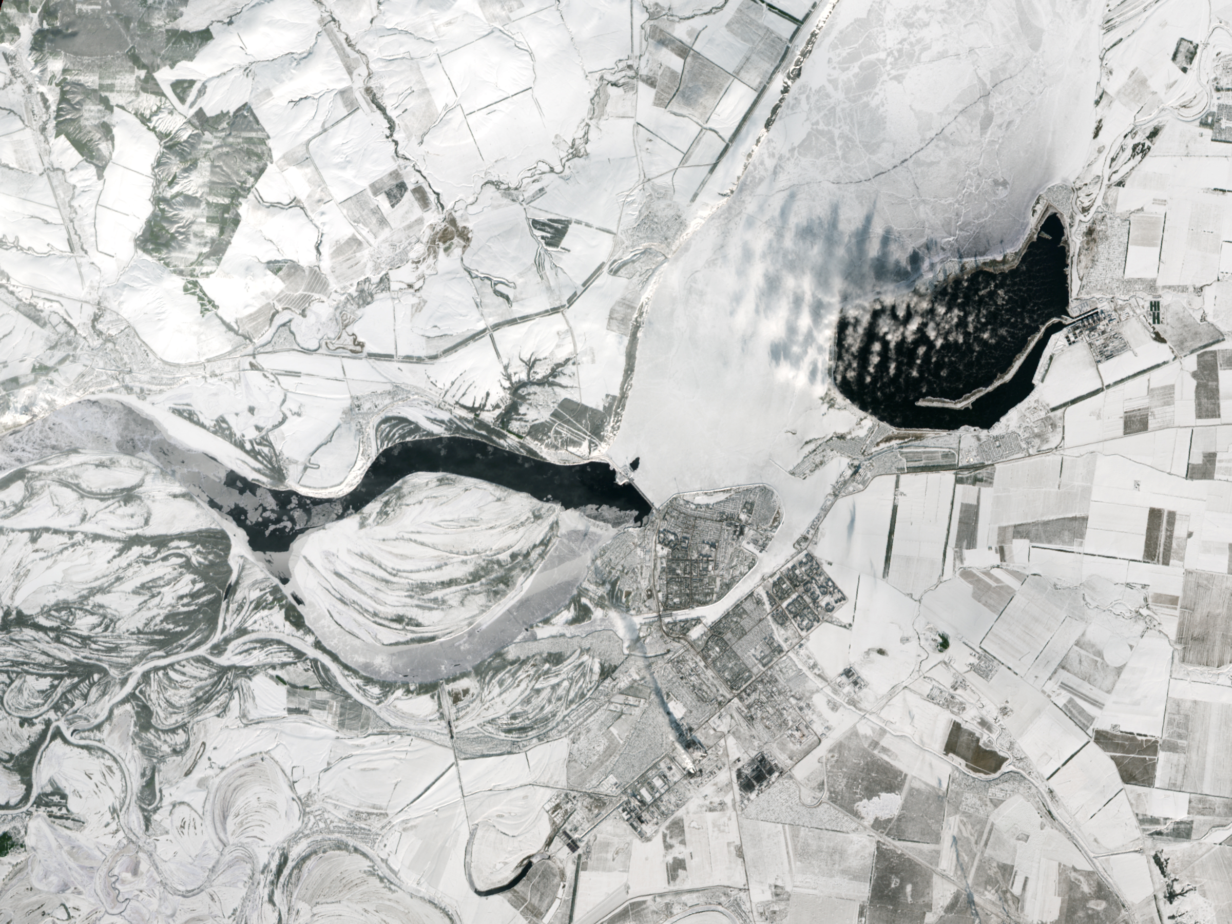 Breaks in Ice on the Volga River - related image preview