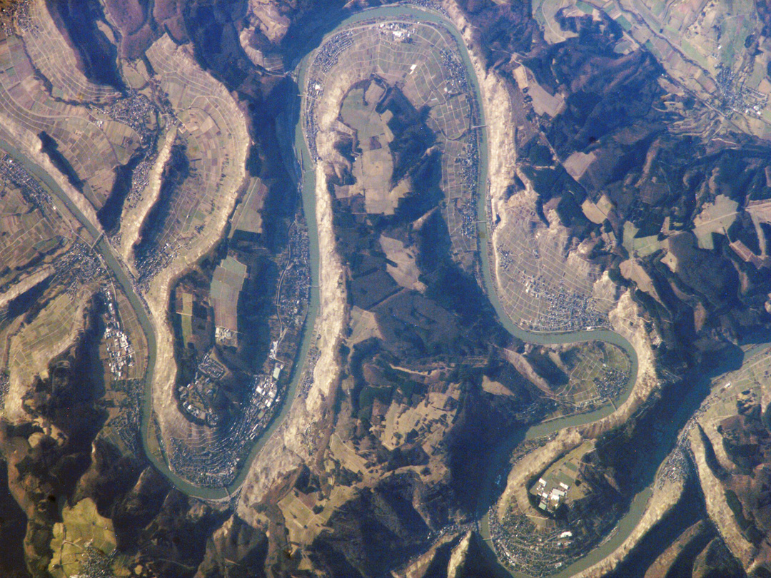 Река снимок с космоса
