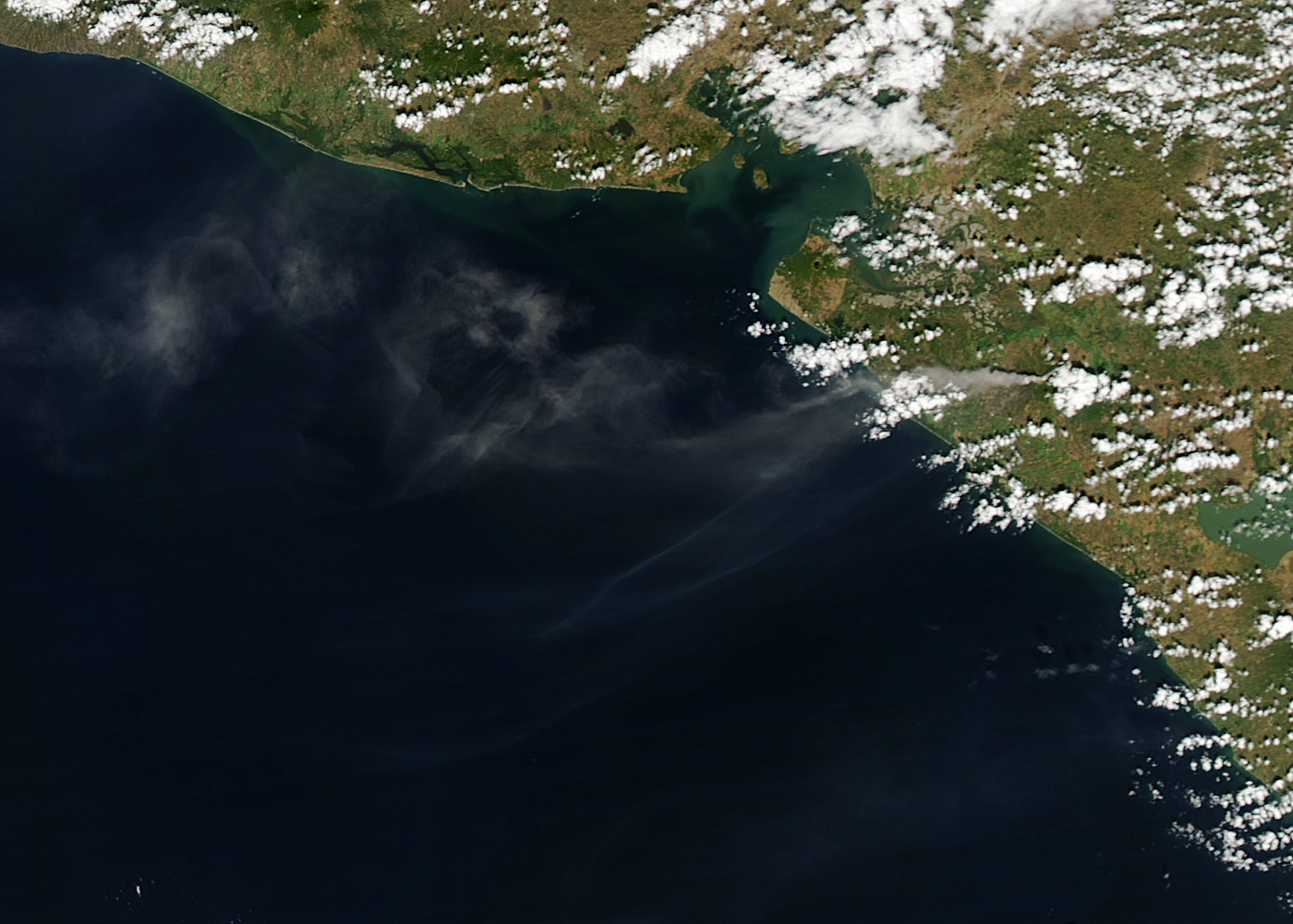 Ash Emission from San Cristóbal - related image preview