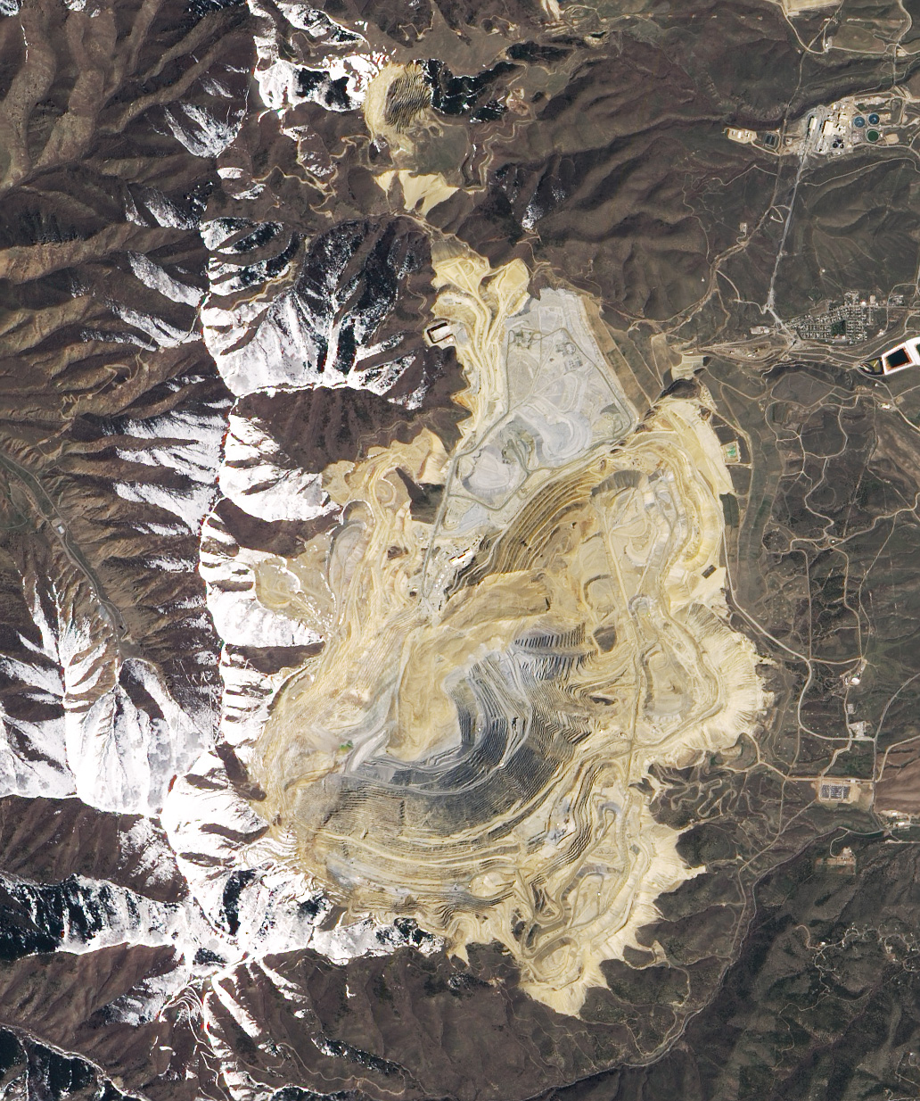 Sizing up the Landslide at Bingham Canyon Mine - related image preview