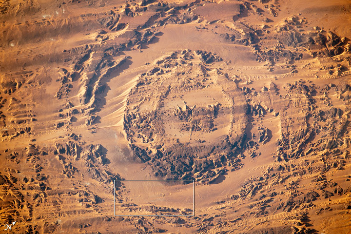 Dune movement around Aorounga - related image preview