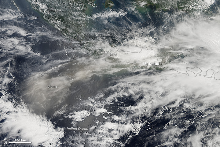 Indonesia’s Mount Kelud Erupts