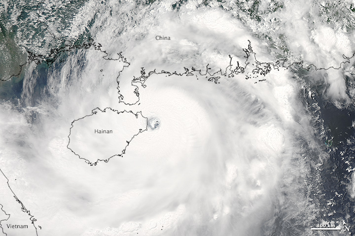 Typhoon Rammasun Making Landfall in China - related image preview