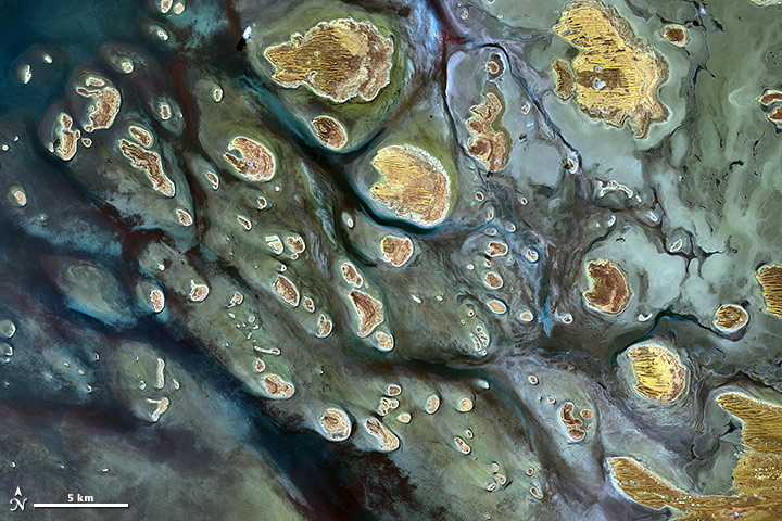 Australia’s Ephemeral Lake Mackay - related image preview