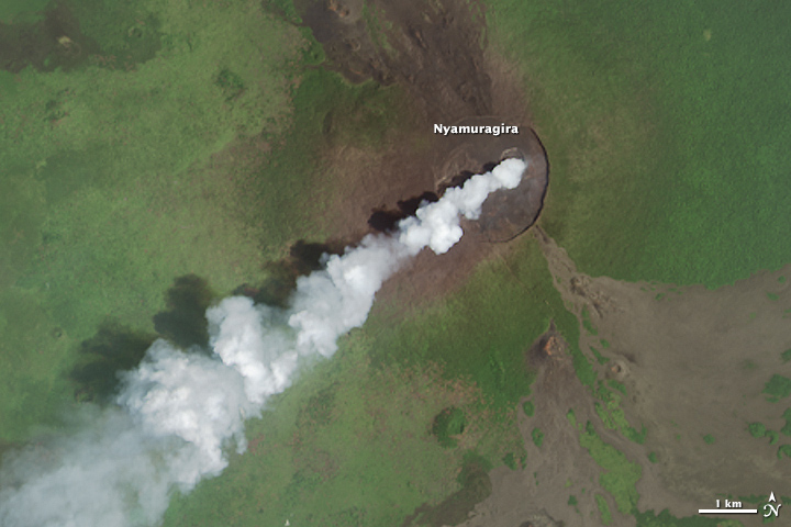 Plumes From Africa’s Volcanic Duo