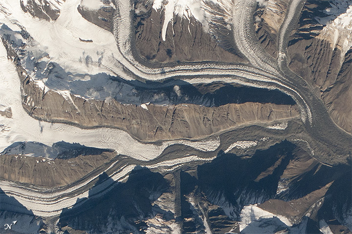 A Sign of Surging on Bivachny Glacier - related image preview