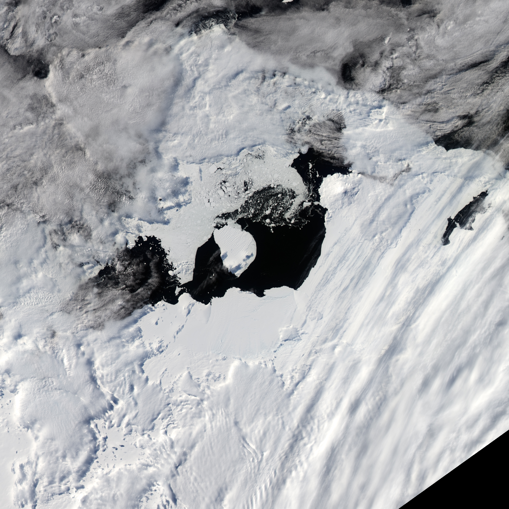 Iceberg B-34 Makes Its Debut off Antarctica - related image preview