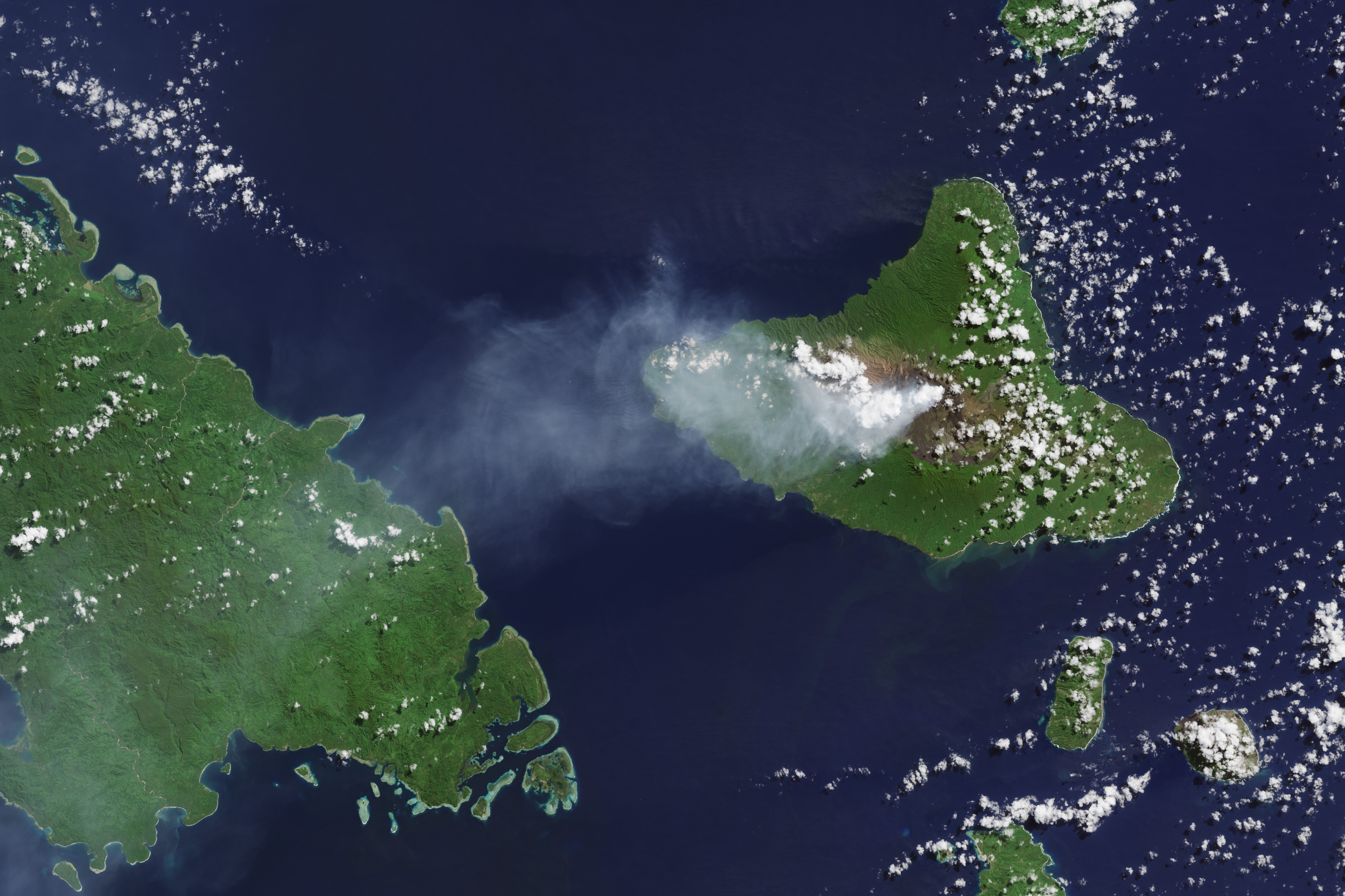 Plume from Ambrym Volcano - related image preview