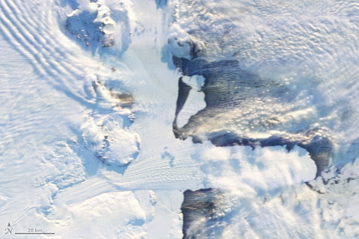 Antarctic Ice Shelf Sheds Bergs - related image preview