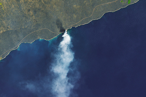 Lava Delta Collapses into Sea 