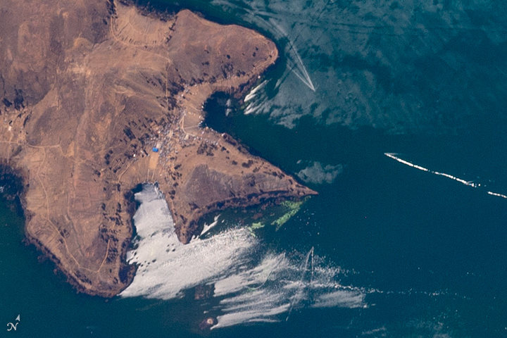 Sunglint on Lake Titicaca - related image preview