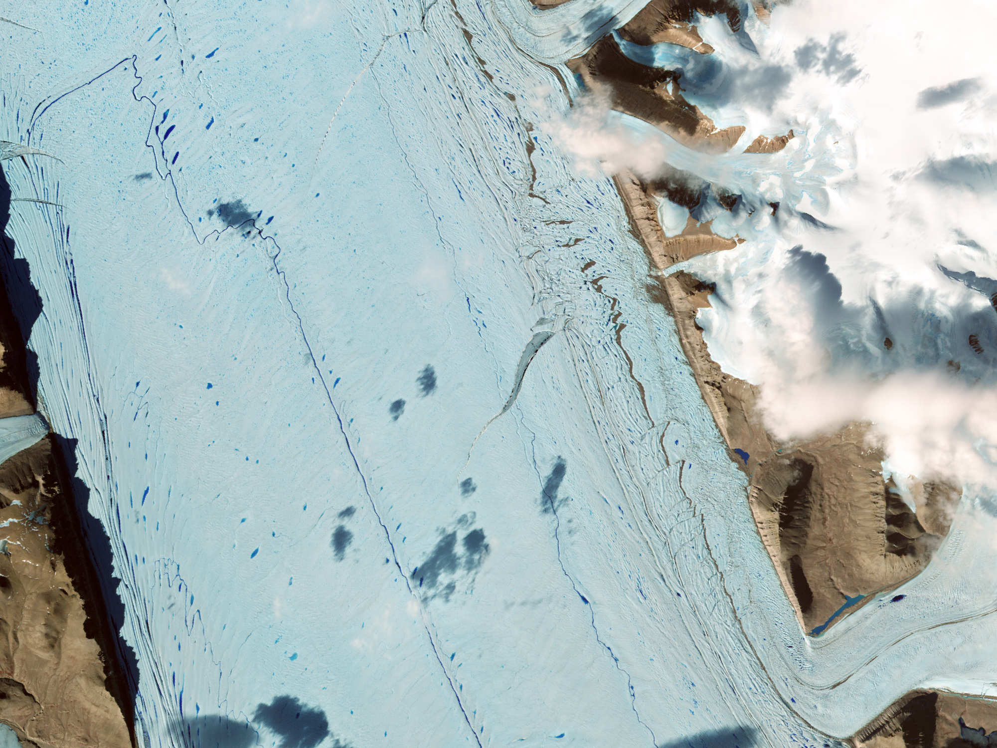 Crack in the Petermann Glacier - related image preview