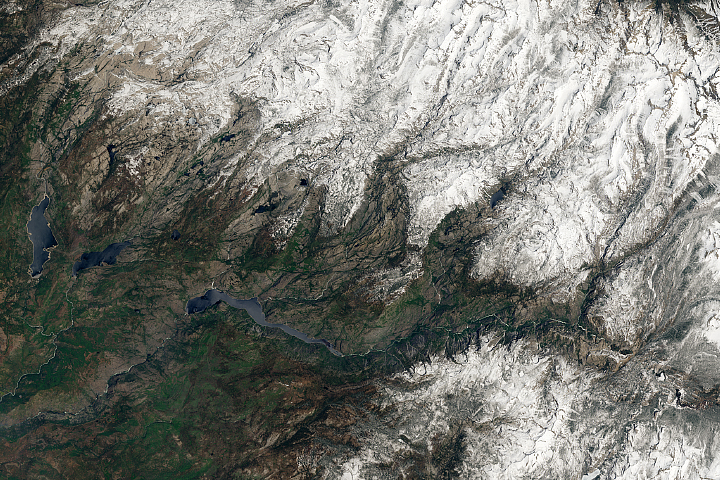 Sierra Nevada Snowpack Remains Abundant as Summer Begins
