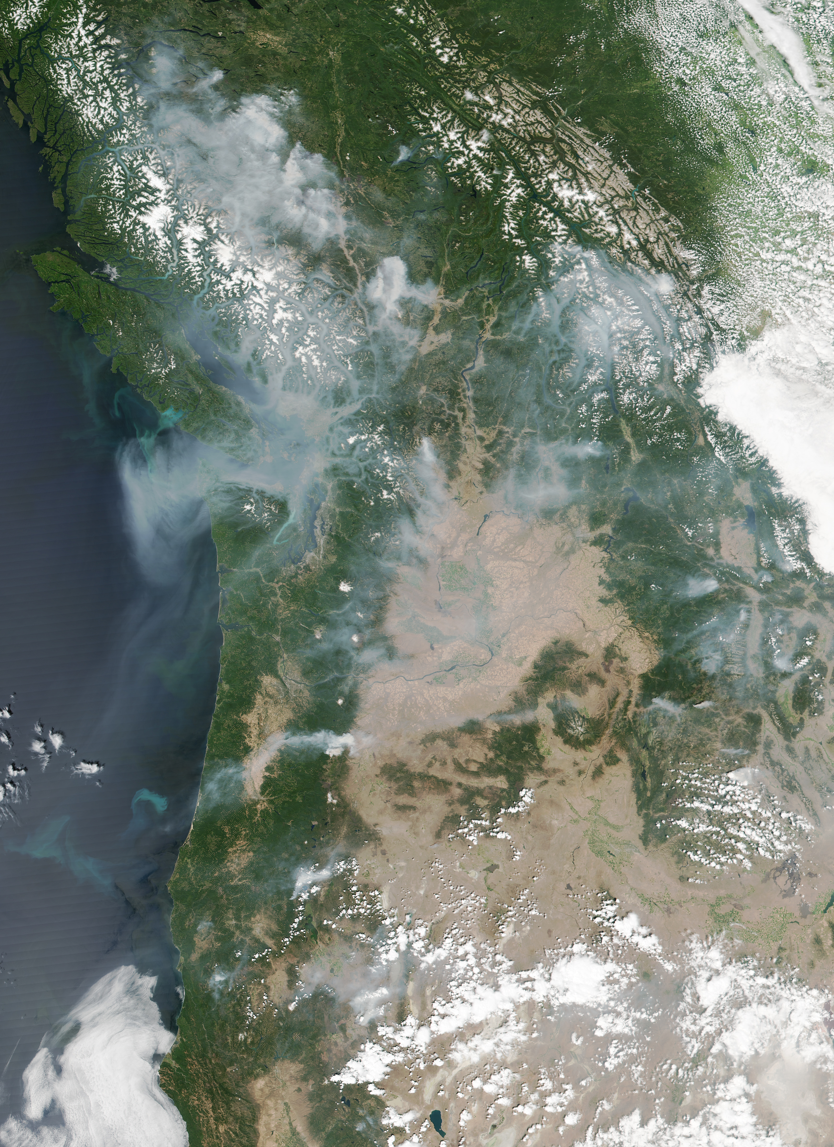 Smoke Spreads Across the U.S. and Canadian West - related image preview
