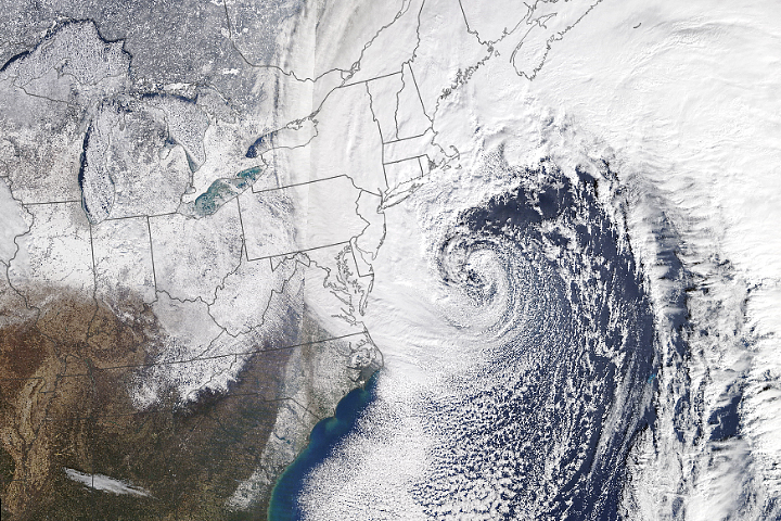 Powerful Winter Storm Pummels the U.S. East Coast