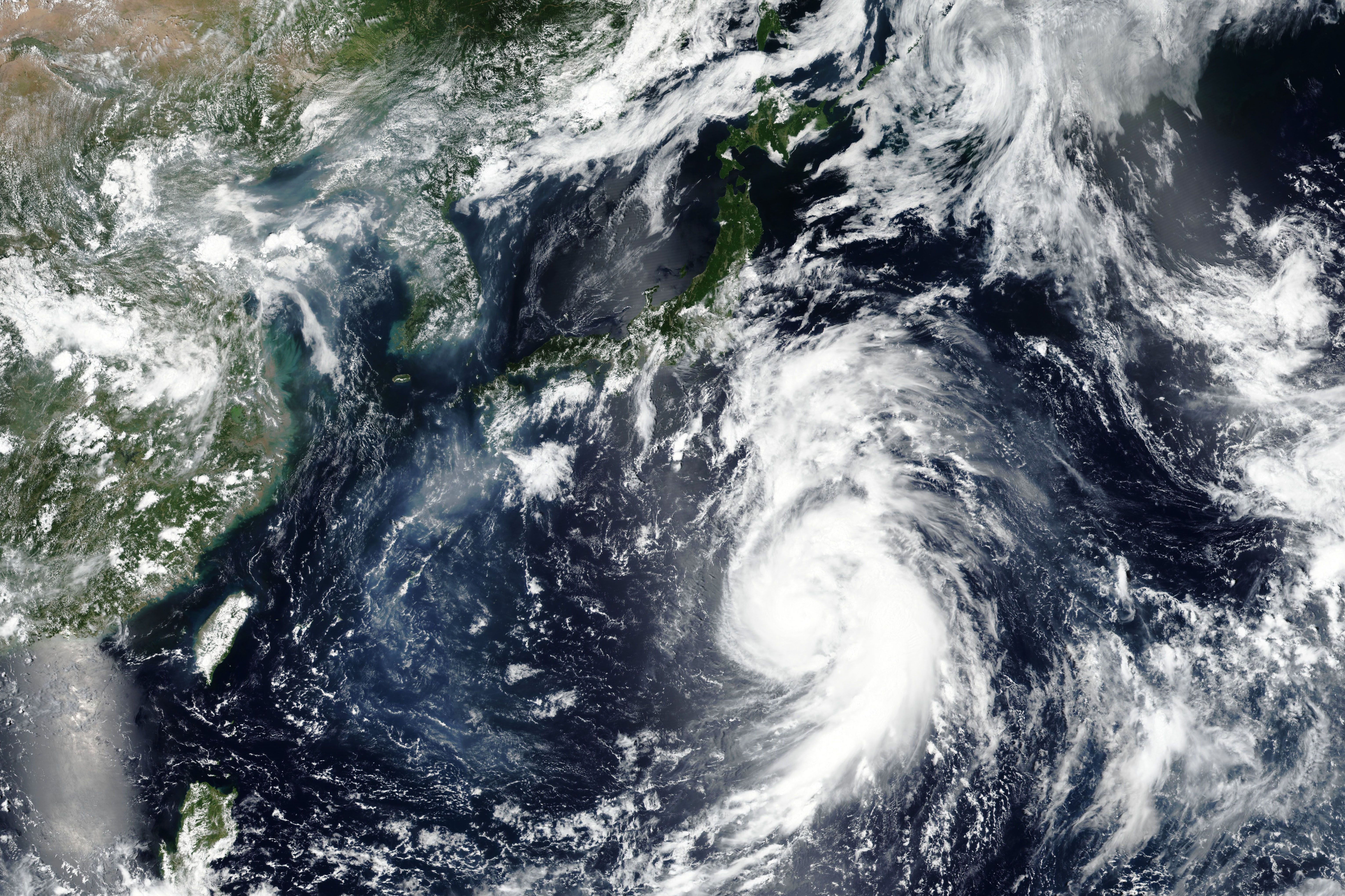 Typhoon Jongdari - related image preview