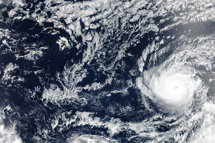 Hurricane Hector Heads Toward Hawaii
