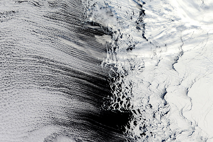Cloud Streets Near Antarctica - selected child image