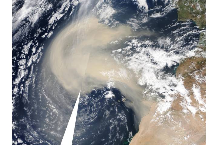 Saharan dust over the Atlantic - selected image