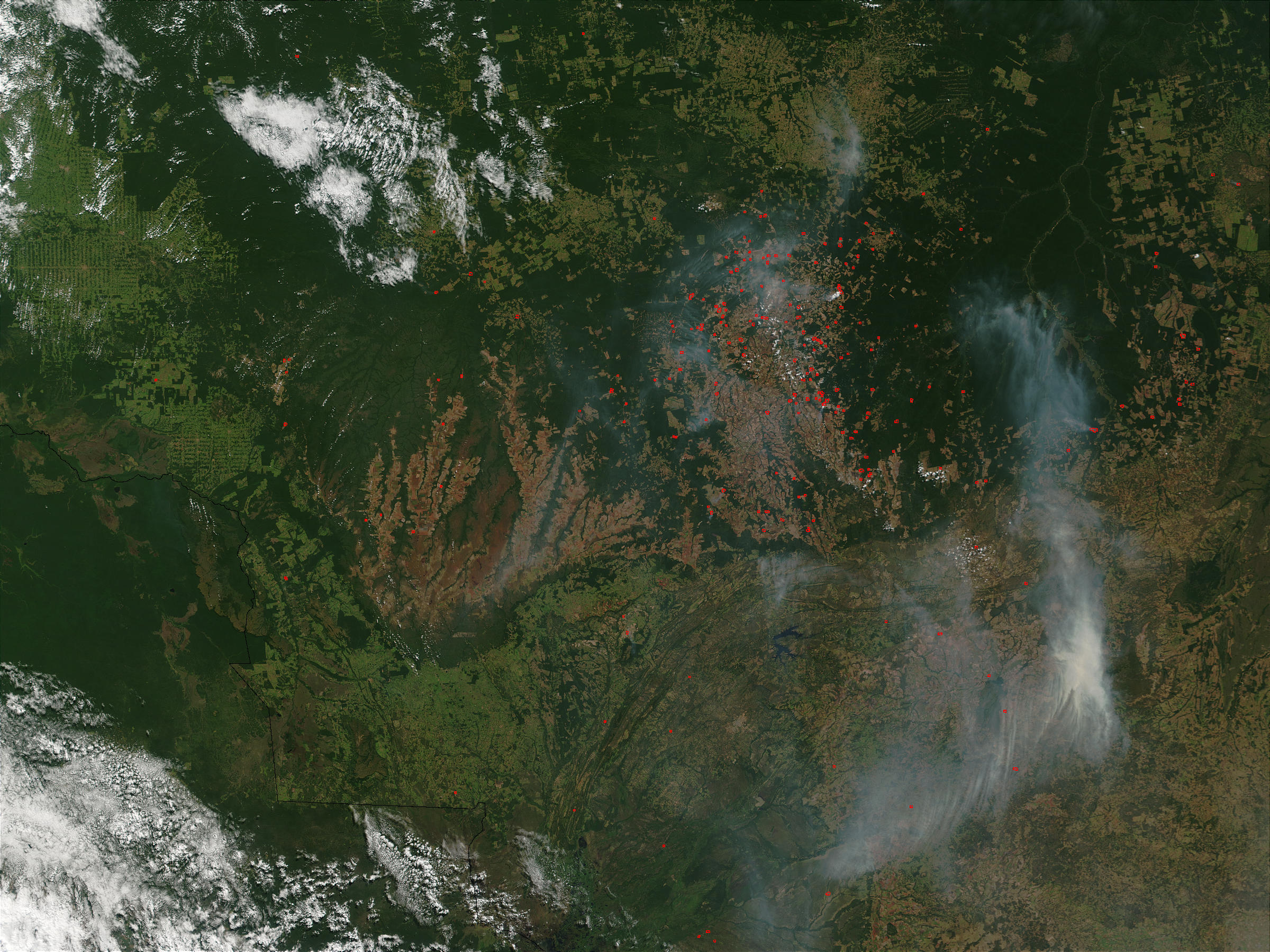 Fires and smoke in Mato Grosso, Brazil - related image preview